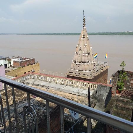P G On Ganges Bénarès Extérieur photo