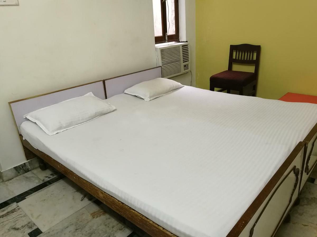 P G On Ganges Bénarès Extérieur photo