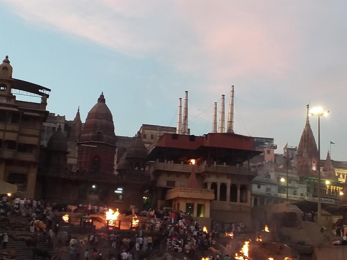 P G On Ganges Bénarès Extérieur photo