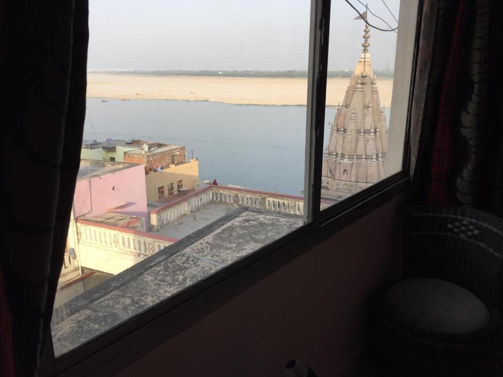 P G On Ganges Bénarès Extérieur photo