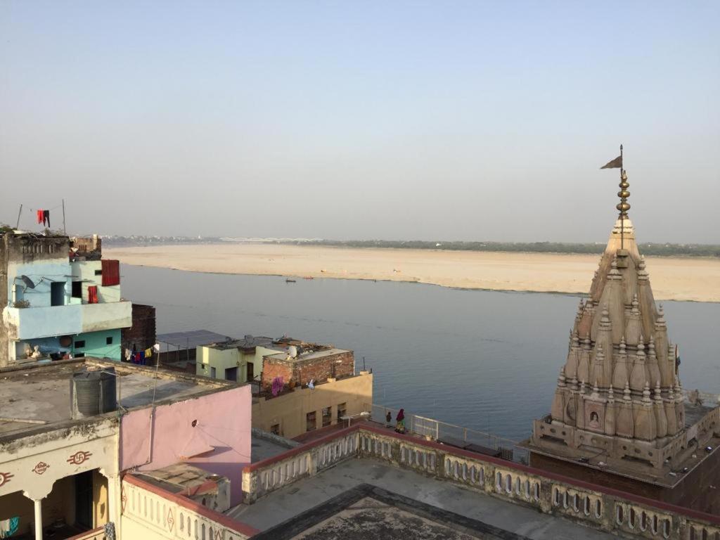 P G On Ganges Bénarès Extérieur photo