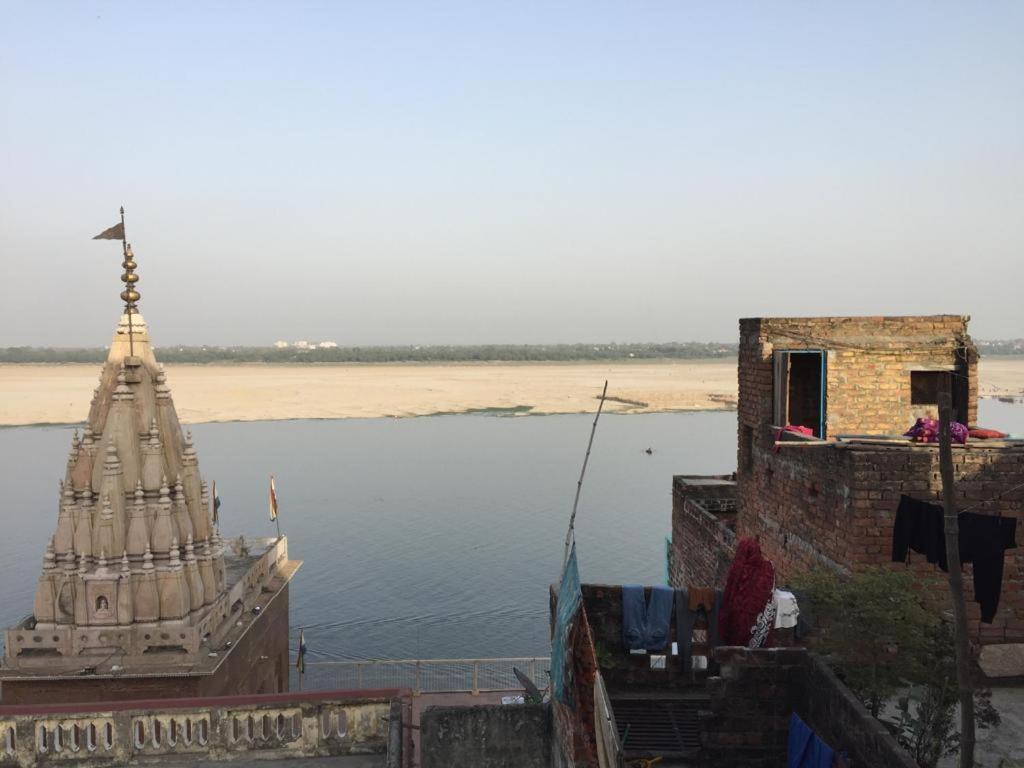 P G On Ganges Bénarès Extérieur photo